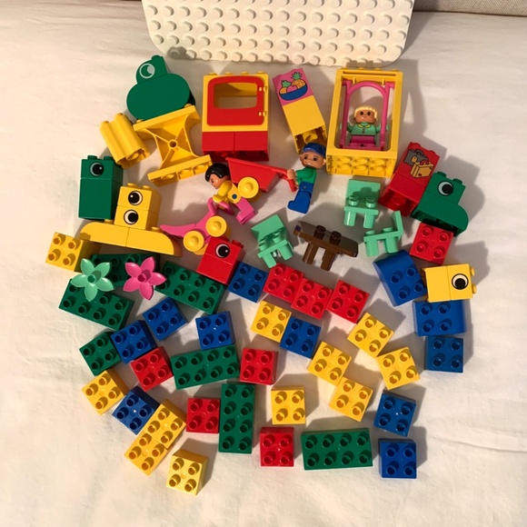 Vintage Lego Duplo Family Play Blocks 75 Pieces With Building Plate - Picture 10 of 10